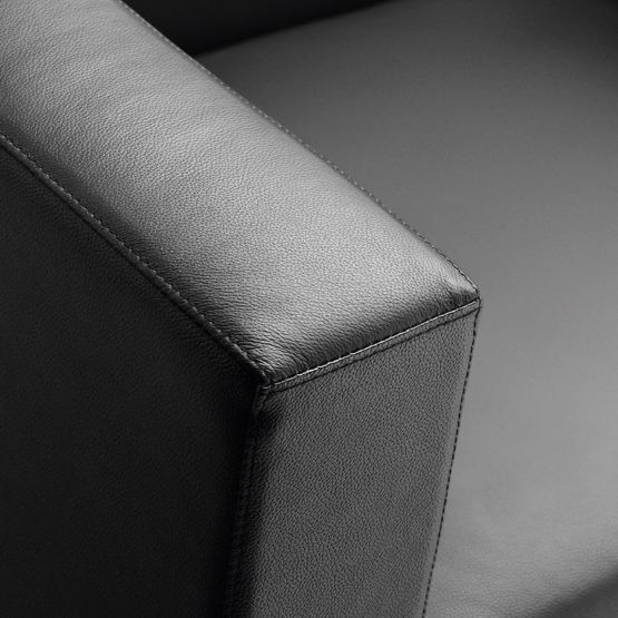 Fauteuil-d-accueil-Sokoa-OXEL-en-cuir-noir-1-place-detail-1-prosiege