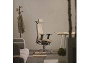 Fauteuil direction Eman noir tapissé avec têtière 2