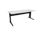 Bureau droit 180 x 80 cm avec passe-câbles et voile de fond Corial 1